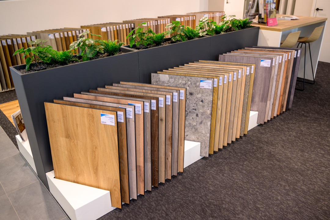 Große Auswahl an Bodenmustern in der Benthack Ausstellung in Neumünster